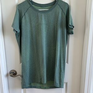 Lululemon swiftly tech short sleeve 2.0 color in description